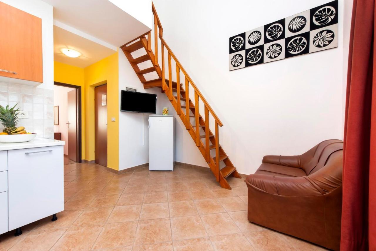 Apartments Adria Ровинь Экстерьер фото